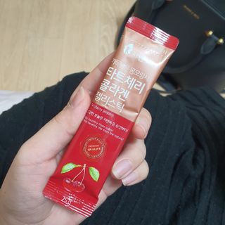 자연에온 가득담은 몽모랑시 타트체리 콜라겐 젤리스틱 — 4점을 준 리뷰어가 2021년 1월 올린 사용 사진