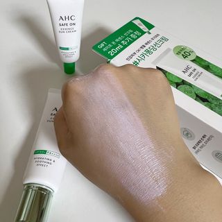 [AHC] 세이프온 에센스 선크림 올리브영 스페셜 증정 기획세트 — 5점을 준 리뷰어가 2022년 6월 올린 사용 사진