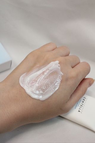 MF[스킨1004] 마다가스카르 센텔라 히알루-시카 워터핏 선세럼 50ml — 5점을 준 리뷰어가 2024년 5월 올린 사용 사진