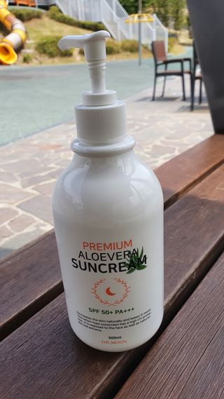 [닥터문] 프리미엄 알로에베라 선크림 500ml — 4.5점을 준 리뷰어가 2022년 6월 올린 사용 사진