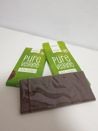 당류2g 자일리톨로 단맛을낸 슈카 퓨어비건 무설탕초콜릿 Xucker vegan 2개입 — 5점을 준 리뷰어가 2021년 4월 올린 사용 사진