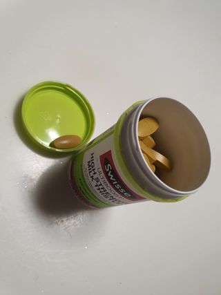 Swisse 스위스 고함량 밀크씨슬 35,000mg 60정 — 4.5점을 준 리뷰어가 2021년 11월 올린 사용 사진