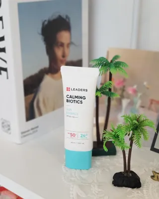리더스코스메틱 리더스 카밍 바이오틱스 선 에센스 SPF 50+ PA++++ — 5점을 준 리뷰어가 2022년 6월 올린 사용 사진