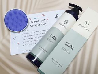 유메이 웰니스 샴푸 + 유메이 스칼프 브러쉬 — 3점을 준 리뷰어가 2021년 12월 올린 사용 사진