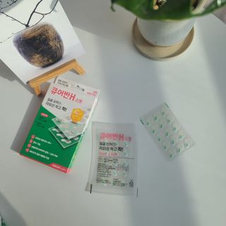 [큐어반H 스팟] 자외선 99프로 차단되는 스틱타입 스팟밴드(1팩 / 66매입) — 5점을 준 리뷰어가 2022년 12월 올린 사용 사진