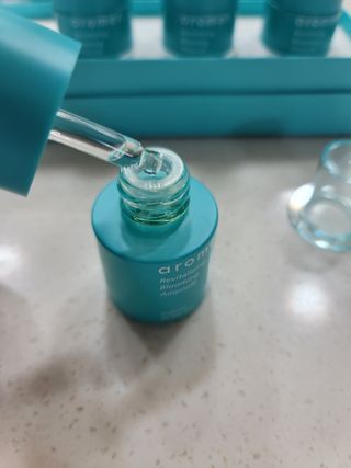 아로메르 리바이탈라이징 블루밍 앰플 10ml x 4ea — 5점을 준 리뷰어가 2021년 8월 올린 사용 사진