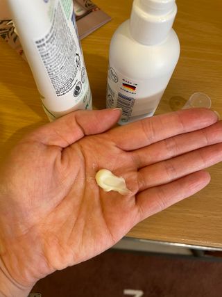 mom e 맘이 내추럴 베이비 케어 크림+바디오일 — 5점을 준 리뷰어가 2021년 1월 올린 사용 사진