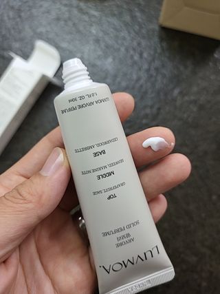 러브모아 향수 고체향수 승무원 고체향수 바르는 향수 니치향수 도손 우드세이지 앤 씨솔트 — 5점을 준 리뷰어가 2022년 10월 올린 사용 사진