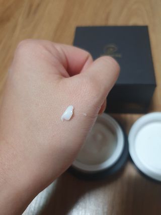 오투에니원 갈락토미세스 비타민 C 프리미엄 블랙스완 크림 50g — 5점을 준 리뷰어가 2022년 12월 올린 사용 사진