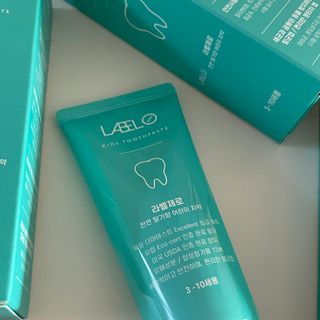 치과에서 쓰는 치약 _ 라벨제로 저불소 꼬마, 키즈, 유아, 베이비, 주니어 안전한 어린이치약 — 5점을 준 리뷰어가 2022년 12월 올린 사용 사진