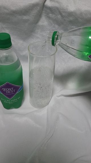 몽베스트 Montbest with Sparkling water Plain 20병 — 5점을 준 리뷰어가 2021년 11월 올린 사용 사진