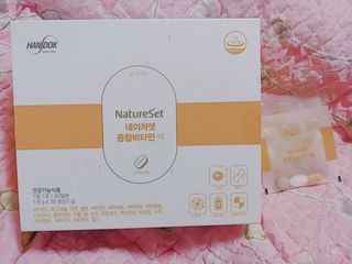 네이처셋 멀티비타민 종합비타민팩 1개월분 — 5점을 준 리뷰어가 2021년 6월 올린 사용 사진