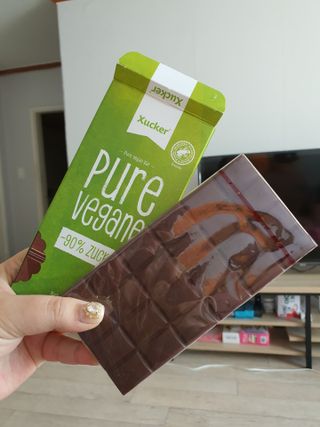 당류2g 자일리톨로 단맛을낸 슈카 퓨어비건 무설탕초콜릿 Xucker vegan 2개입 — 5점을 준 리뷰어가 2021년 4월 올린 사용 사진