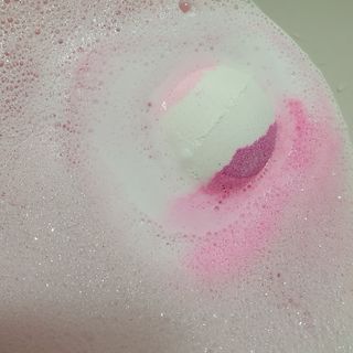 소담스퀘어 상암 Evreryday Bath Bomb Day7(에브리데이 배쓰밤 데이7) / 7종 중 2종 랜덤발송 — 4.5점을 준 리뷰어가 2022년 11월 올린 사용 사진