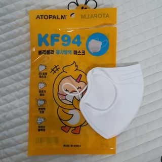 아토팜 블라블라 황사방역 마스크 KF94 — 4점을 준 리뷰어가 2021년 10월 올린 사용 사진