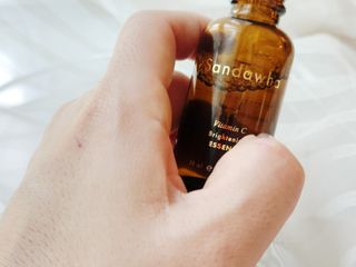 스킨큐어 산다화 비타민c 화이트닝 에센스 30ml — 5점을 준 리뷰어가 2023년 9월 올린 사용 사진