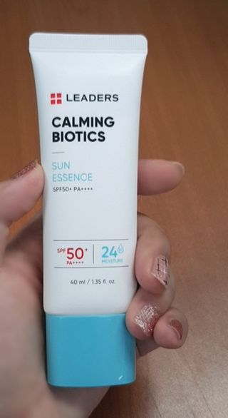 리더스코스메틱 리더스 카밍 바이오틱스 선 에센스 SPF 50+ PA++++ — 5점을 준 리뷰어가 2022년 8월 올린 사용 사진
