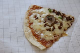 [푸딩팩토리] 10인치 씬피자 3종 택2_베샤멜 고르곤졸라/불고기/고르곤졸라 — 5점을 준 리뷰어가 2022년 5월 올린 사용 사진