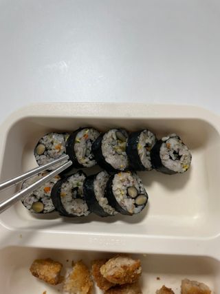 해풀잎 누구나 김밥*1ea [(혼합야채 35g *1ea,  김밥김 (5g, 5ea),  양념간장 (6g, 5ea), 참기름(5g, 2ea)] — 4점을 준 리뷰어가 2022년 7월 올린 사용 사진