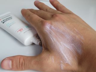 리더스코스메틱 리더스 카밍 바이오틱스 선 에센스 SPF 50+ PA++++ — 5점을 준 리뷰어가 2022년 6월 올린 사용 사진