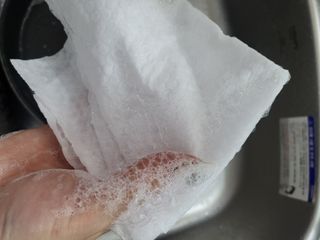 부직포나라 중금속유해물질ZERO 뜯어쓰는 주방 일회용수세미 60매 2매 — 5점을 준 리뷰어가 2022년 11월 올린 사용 사진