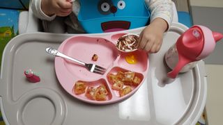 유비맘 캐릭터 실리콘 흡착 식판_색상 랜덤발송 — 5점을 준 리뷰어가 2021년 1월 올린 사용 사진