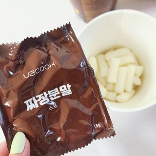 유비쿡 컵떡볶이 매운컵떡볶이2개/ 짜장컵떡볶이 2개  총 4개세트 — 5점을 준 리뷰어가 2021년 5월 올린 사용 사진