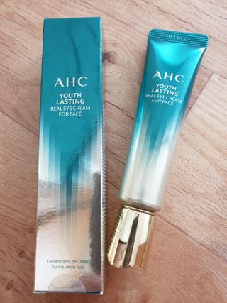 [NEW 탄력유턴 아이크림] AHC 유스 래스팅 리얼 아이크림 포 페이스 — 5점을 준 리뷰어가 2021년 2월 올린 사용 사진