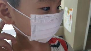 JHWORLD 스누피 마스크 정품 스누피 KF-AD 국내 비말차단 아동용 성인용 일회용 덴탈마스크 50매 — 5점을 준 리뷰어가 2021년 8월 올린 사용 사진