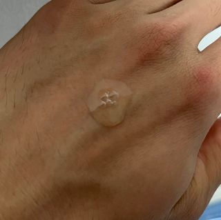 스킨큐어 산다화 비타민c 화이트닝 에센스 30ml — 5점을 준 리뷰어가 2023년 7월 올린 사용 사진