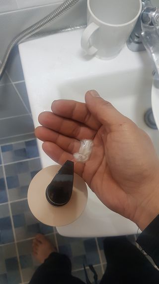 프리마인 더이상 뻣뻣하고 효과없는 탈모샴푸는 NO. 근본부터 케어하는 셀베이스 그린티샴푸(500ml) — 5점을 준 리뷰어가 2023년 4월 올린 사용 사진