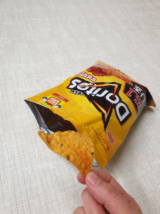 롯데제과 도리토스 양념치킨맛 — 5점을 준 리뷰어가 2021년 4월 올린 사용 사진
