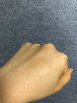 [큐어반H 커팅] 간편하게 떼서 쓰는 자외선차단 습윤밴드 (1팩/30매입) — 5점을 준 리뷰어가 2022년 11월 올린 사용 사진