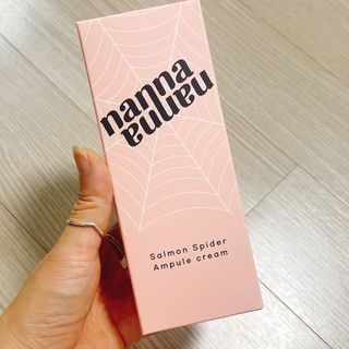 난나 살몬 스파이더 검버섯 미백 톤업 화이트닝 연어 앰플 크림 300ml 대용량 — 4.5점을 준 리뷰어가 2022년 8월 올린 사용 사진