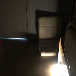 아카라 어두울 때만 켜지는 스마트 무선 센서등 — 4.5점을 준 리뷰어가 2021년 11월 올린 사용 사진