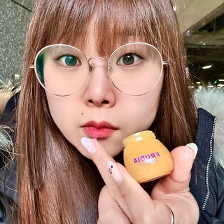 틱톡 [후르디아] 튼입술해결템 올리브영 블루베리 하이드레이팅 허니 립밤 — 5점을 준 리뷰어가 2023년 12월 올린 사용 사진
