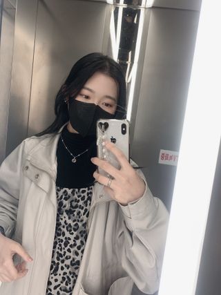 [이지아 마스크] 애니가드 더솔루션마스크, 블랙N화이트 KF94 대형 — 4점을 준 리뷰어가 2021년 3월 올린 사용 사진