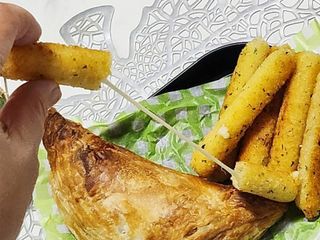 디케이식품(주) 고르곤졸라&모짜렐라 치즈스틱 400g — 5점을 준 리뷰어가 2023년 3월 올린 사용 사진