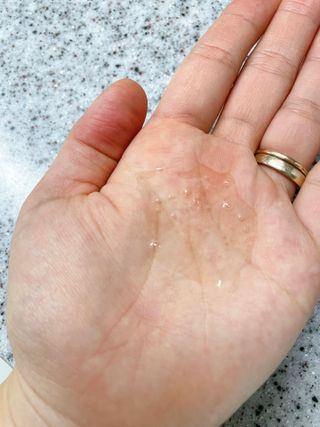 아미퓨어 두피 관리는 천연계면활성제와 함께 라이크 어 노푸 샴푸 — 5점을 준 리뷰어가 2021년 6월 올린 사용 사진
