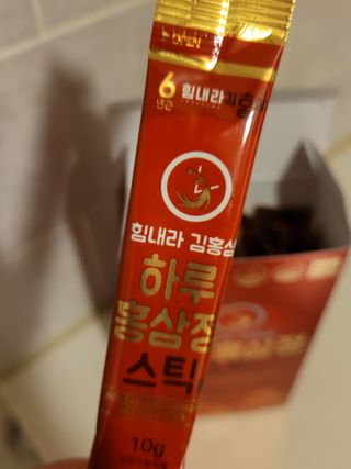 힘내라김홍삼 하루홍삼정스틱 10g x 10포 — 5점을 준 리뷰어가 2021년 4월 올린 사용 사진