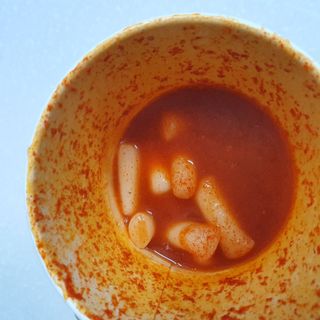 유비쿡 컵떡볶이 매운컵떡볶이2개/ 짜장컵떡볶이 2개  총 4개세트 — 5점을 준 리뷰어가 2021년 3월 올린 사용 사진