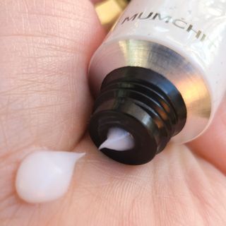 멈칫(MUMCHIT) 넥퍼퓸 NECKPERFUME 2가지 향 — 5점을 준 리뷰어가 2021년 11월 올린 사용 사진