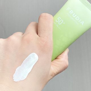 [후르디아] 겉보속촉 피지 컨트롤 청포도 선젤 — 5점을 준 리뷰어가 2023년 4월 올린 사용 사진