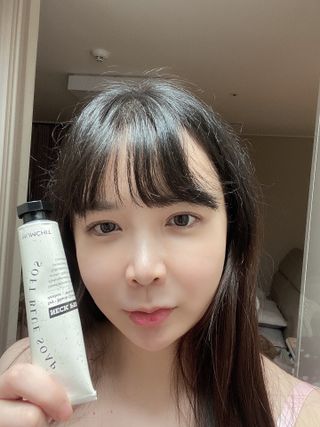 멈칫(MUMCHIT) 넥퍼퓸 NECKPERFUME 2가지 향 — 5점을 준 리뷰어가 2021년 11월 올린 사용 사진
