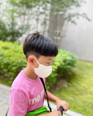 JHWORLD 스누피 마스크 스누피 에어 새부리형 국내산 MB필터 컬러마스크 대형 중형 어린이용 20매 — 5점을 준 리뷰어가 2021년 7월 올린 사용 사진
