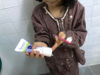 닥터데디스 안심저불소 키즈치약 (라즈베리, 청포도향 중 택 1) 60g +  여행용 미니 치약 15g — 5점을 준 리뷰어가 2022년 11월 올린 사용 사진