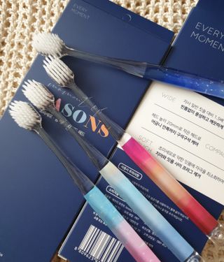 에브리모먼트 에브리 모먼트 칫솔 Every moment toothbrush — 5점을 준 리뷰어가 2022년 5월 올린 사용 사진