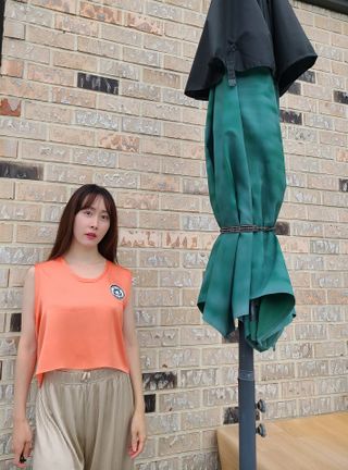 [스테이피플] SILKY SLEEVELESS LOGO TOP — 3.5점을 준 리뷰어가 2022년 6월 올린 사용 사진