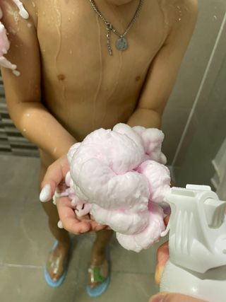 주식회사 권브라더스 [권브라더스] 목욕놀이 필수템, 핑키공주 유아버블클렌저 300ml 대용량 몽글몽글 구름 속 딸기향 — 5점을 준 리뷰어가 2022년 1월 올린 사용 사진