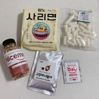 더밥  고추마녀 라볶이 +  나이스미 무설탕 현미후레이크 — 5점을 준 리뷰어가 2021년 10월 올린 사용 사진